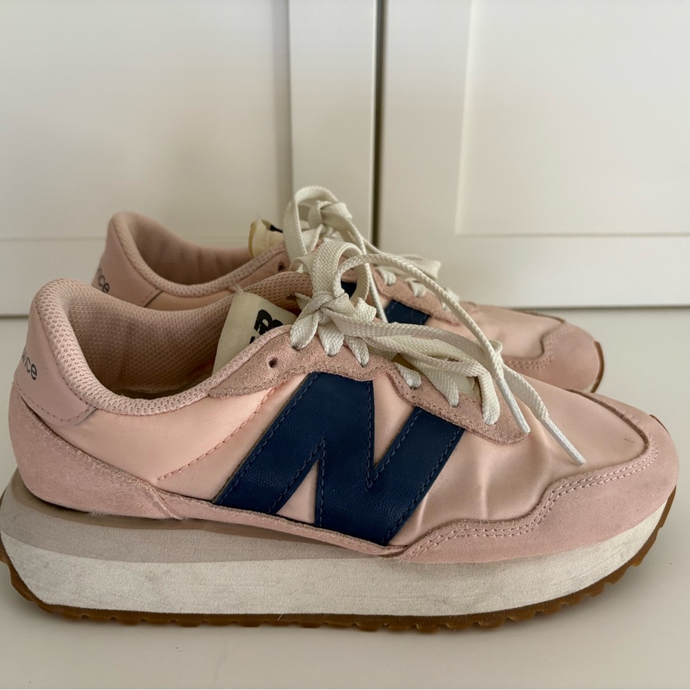 New Balance 237 Tennis Shoes, size 6 - Picture 2 of 5